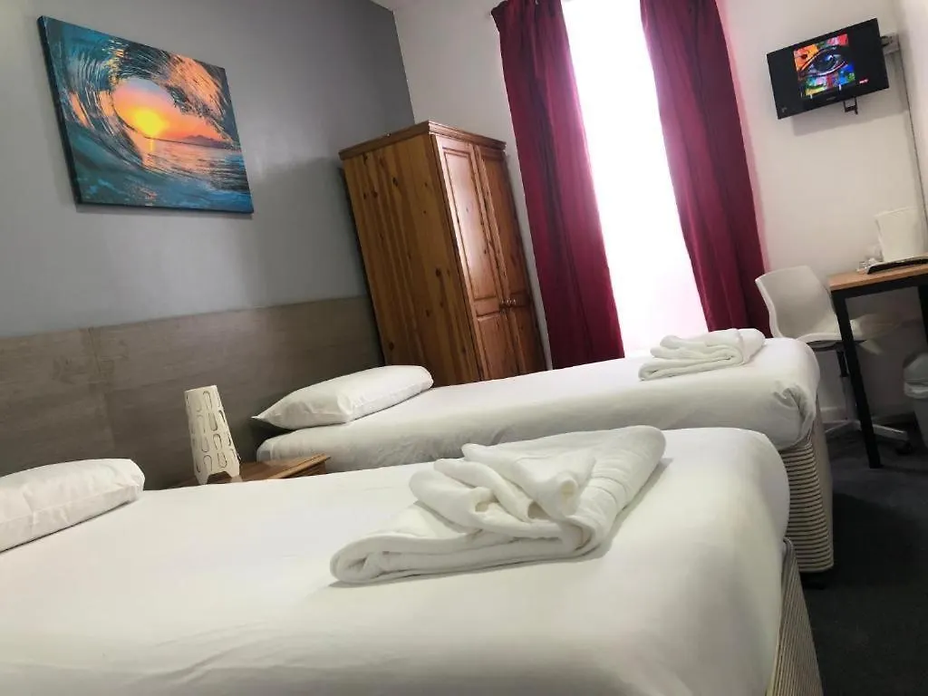 Crystal Beach Hotel Bournemouth 3*,